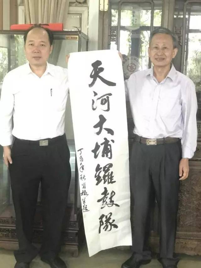 天河区委原副书记,省书法家协会会员,天河区书法家协会会长肖彬生老