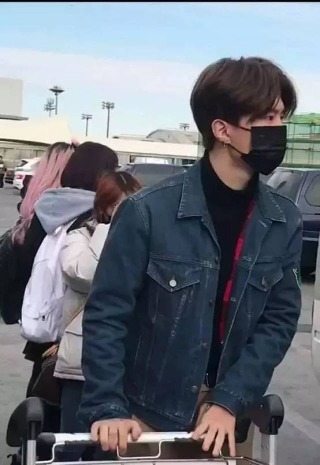 范冰冰弟弟范丞丞即将出道,颜值超高却被质疑整容…原来朴灿