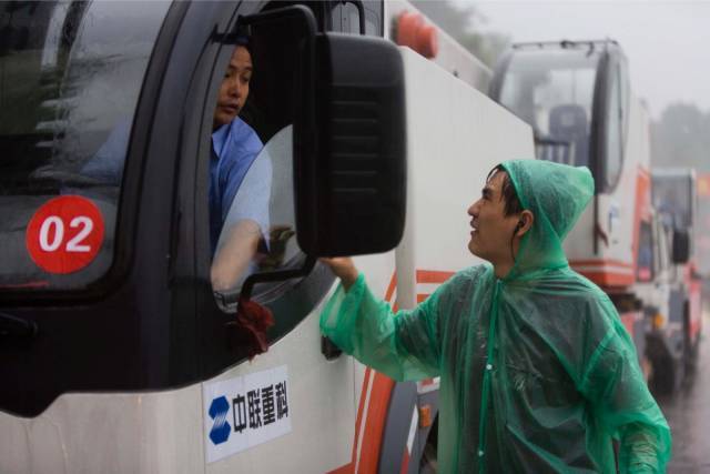 范冰冰弟弟范丞丞即将出道，颜值超高却被质疑整容…原来朴灿