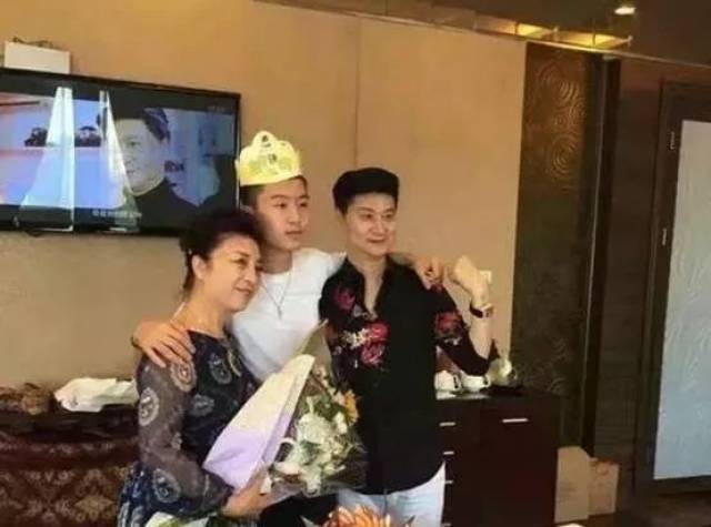 范冰冰弟弟范丞丞即将出道,颜值超高却被质疑整容…原来朴灿