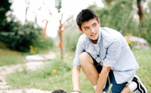 范冰冰弟弟范丞丞即将出道，颜值超高却被质疑整容…原来朴灿