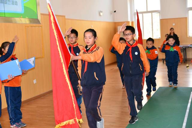 领巾伴我乐成长——2017年上海市杨泰实验学校小红星儿童团入团仪式