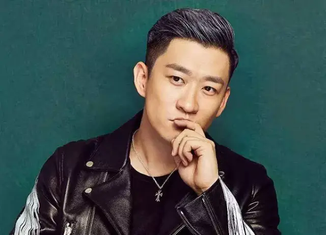 郭德纲弟子曹云金纹眉视频曝光,论男士纹眉的