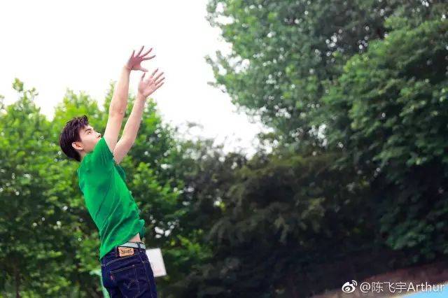 范冰冰弟弟范丞丞即将出道，颜值超高却被质疑整容…原来朴灿