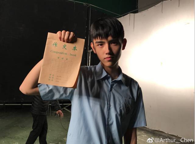 范冰冰弟弟范丞丞即将出道，颜值超高却被质疑整容…原来朴灿