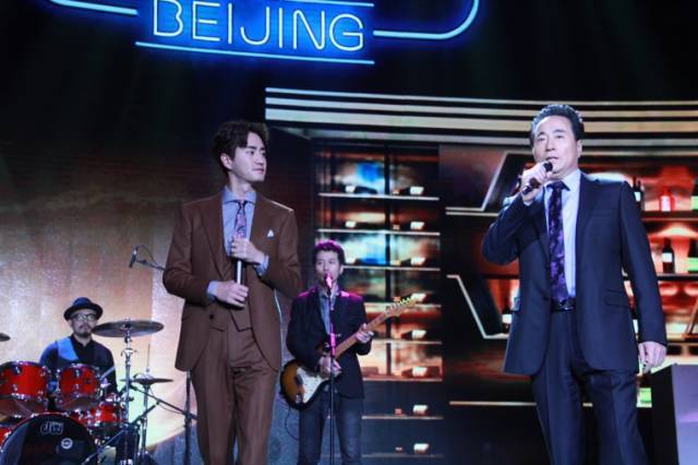 范冰冰弟弟范丞丞即将出道，颜值超高却被质疑整容…原来朴灿