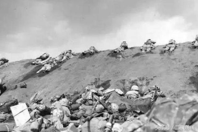 血战硫磺岛:2万日军啃树皮死守36天,美军伤亡数万人艰难夺岛