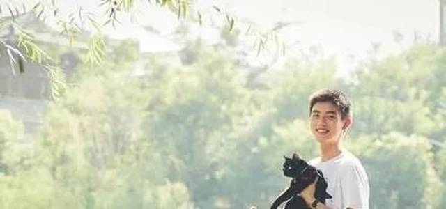 范冰冰弟弟范丞丞即将出道，颜值超高却被质疑整容…原来朴灿