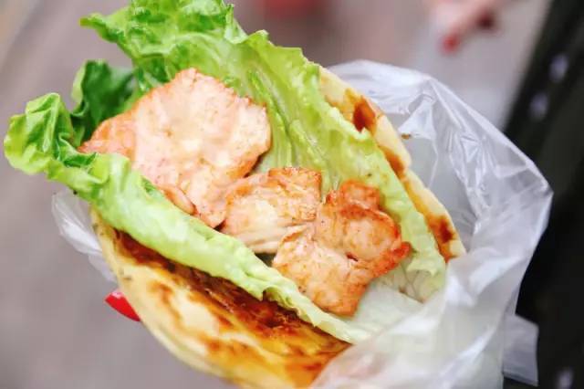 推荐必点:香酥鸡蛋灌饼 里脊 人均:6元 地址:明瓦廊陆家巷(近大洋