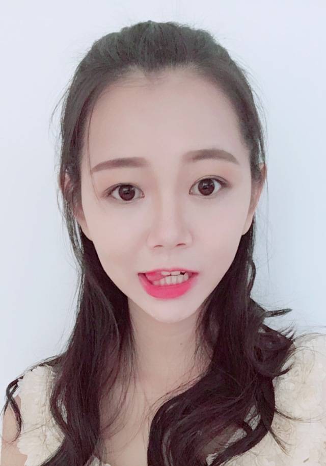 9 李小蓝 系别,专业 创培16会计 听说爱笑的女生运气都不会太差