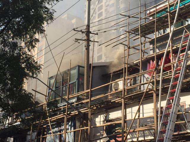 上海黄浦一老式房屋中午突发火灾致一死一伤