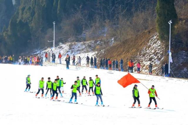晋公山滑雪场试营业开始了,一张票可免费带一人滑雪!
