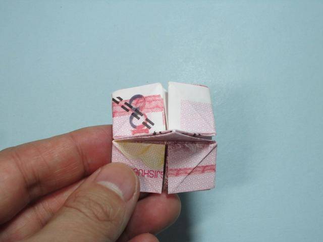 用钱折纸 如何用人民币折纸玫瑰花