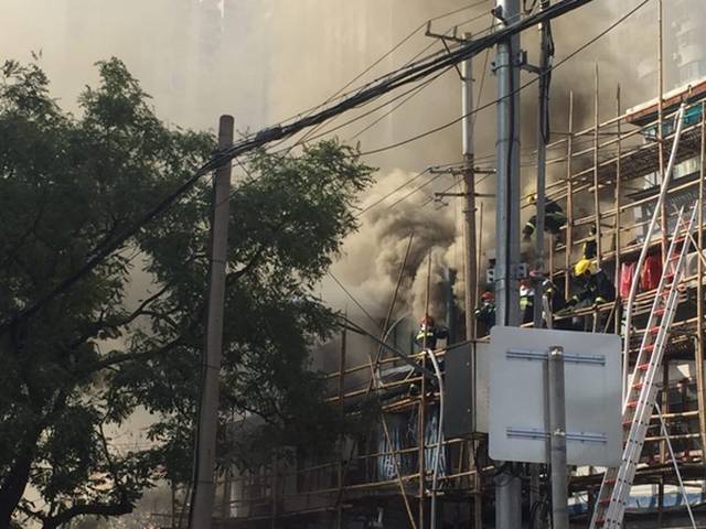 上海黄浦一老式房屋中午突发火灾致一死一伤