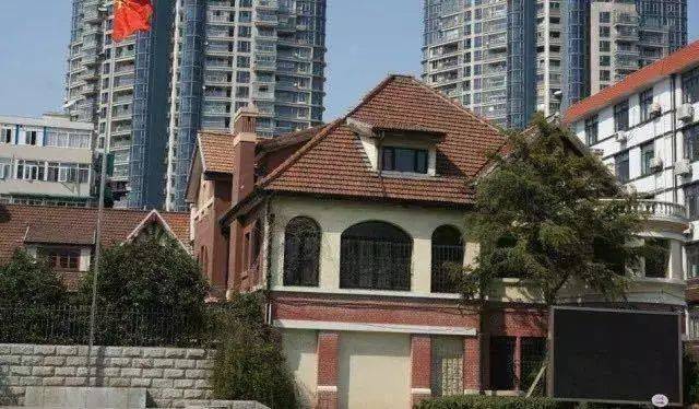 康定路上戏附中里有栋红砖老洋房,原来大有来头
