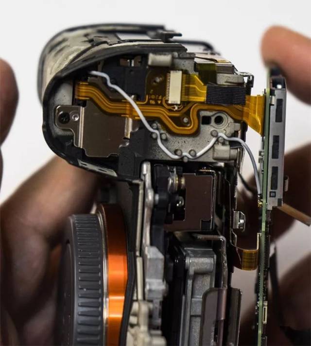 有人手贱拆了一台索尼A7R3,后来的故事你肯定