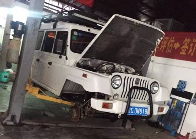 战旗越野车,爆改成吸睛利器!