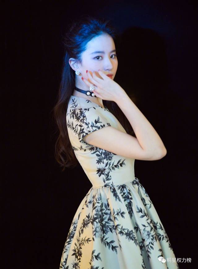 榜妹热线 | 迪丽热巴咖位、刘亦菲感情现状、《