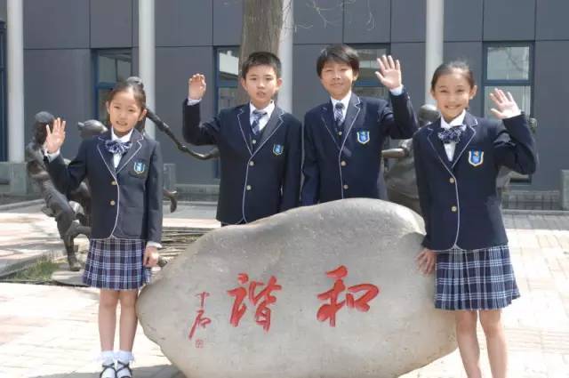 北京中小学新校服亮瞎了!看看你母校上榜了吗?