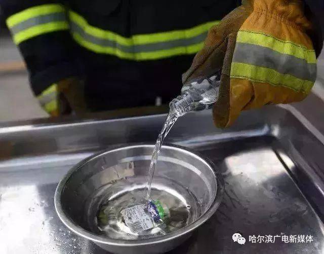 【蓝网热点】吃火锅知道,关于酒精起火, 用实验