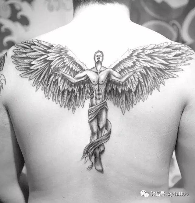 纹身上代表着守护,祈祷或是平静的象征,最著名的大天使米迦勒是与撒旦