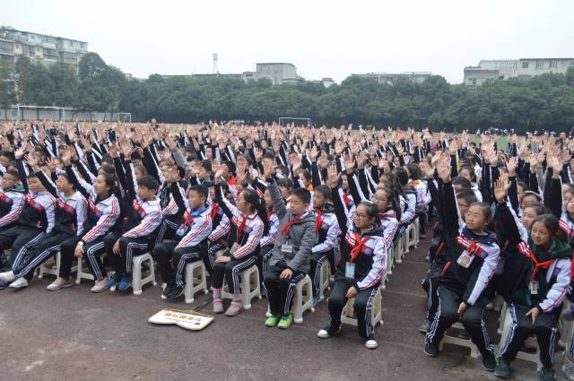 【学校动态】励志演讲师海枫到犀浦实验学校进行公益演讲