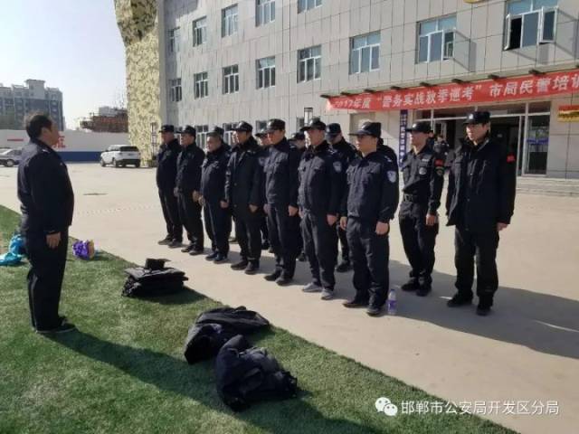 【神威能扬武 儒雅更知文】 速来围观警察蜀黍现实版动作大片