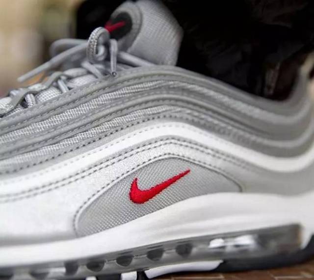 nike银子弹"am97 og "带着时尚的轮回,震撼降临!