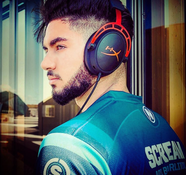 爆头哥ScreaM走性感猫娘路线? 画面太美不敢