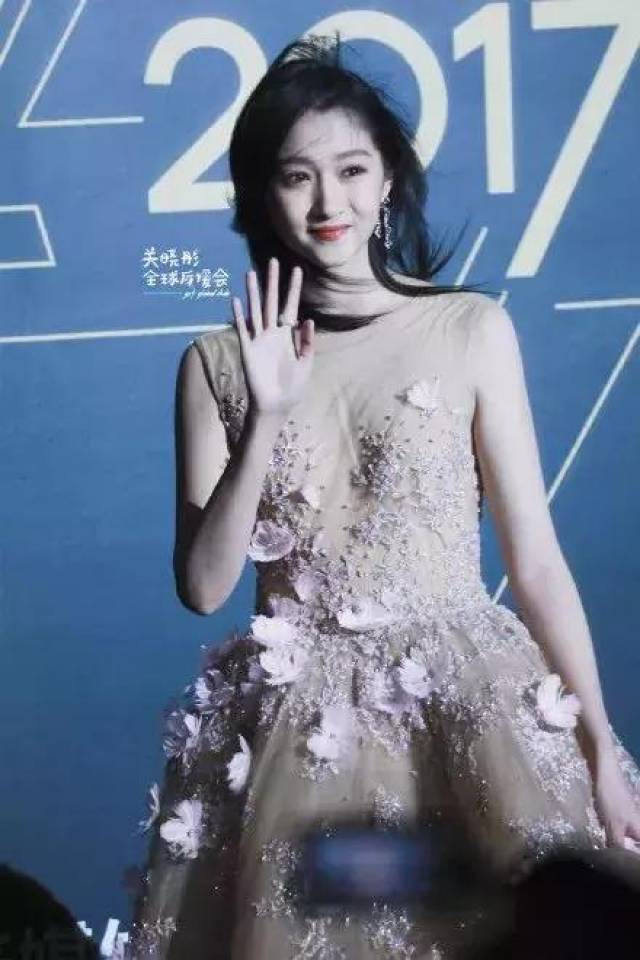 红毯如战场女星越是冬天穿得越少隔着屏幕我都要被冻哭