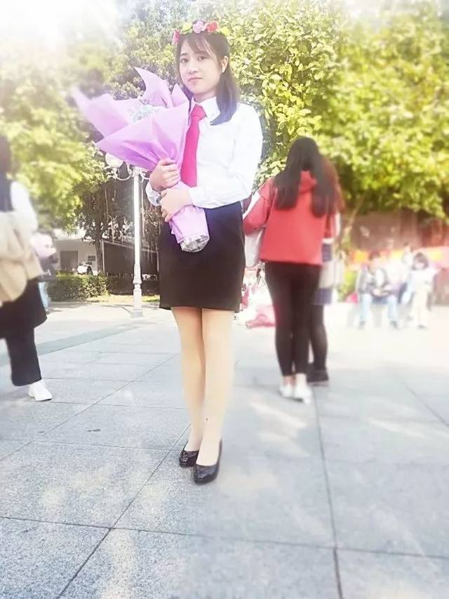 毕业照放送||凤凰花开三季 归来仍为女院人