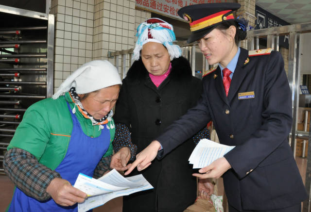 凯里车务段以多形式开展第一个《安全生产法》宣传周活动