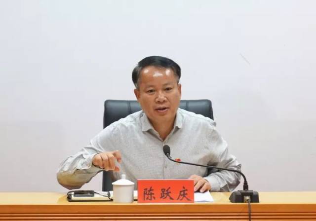 陈跃庆强调,当前我县正在推进国家新型城镇化建设和开展"六城同创""