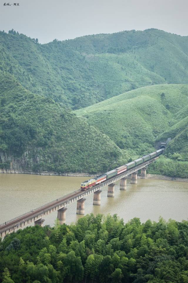 那条属于渠水河谷的焦柳铁路