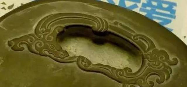 夔(kuí),是古代中国神话传说中的一条腿的怪物.