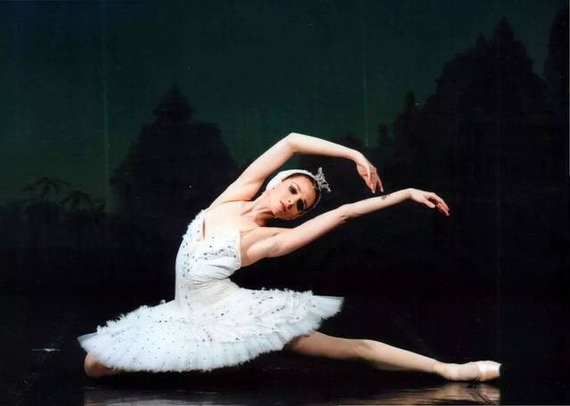 芭蕾舞剧这么多,为什么就要看《天鹅湖》呢?