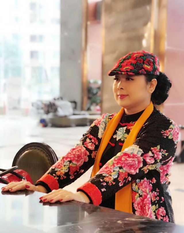 智汇堂枫泽大酒店荣幸邀请巴蜀笑星凤姐代言拍摄宣传片