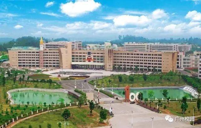 school of huazhou city,位于广东省茂名化州市,是化州市重点中学之