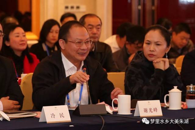 "天顺集团董事长严俊旭说"从机场回来下高速后,发现孝感变大了,变美