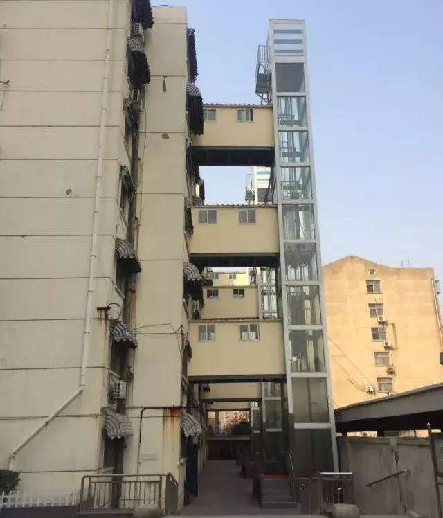 这种"外挂"要普及,老旧小区装电梯!