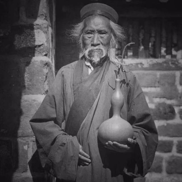 实拍,百年前中国道士的真实形象,真正的仙风道骨!
