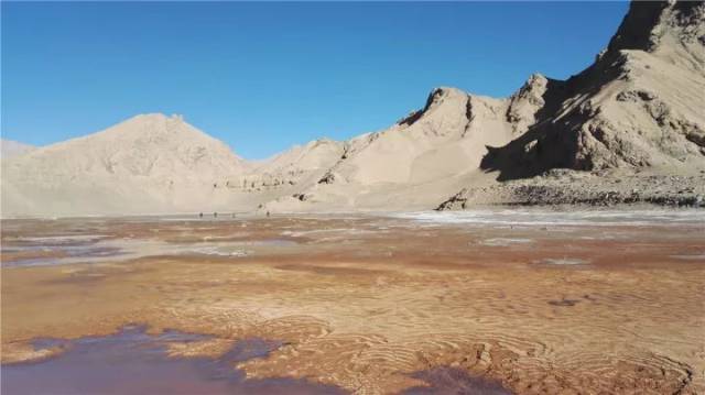 昆仑山死亡谷,又称那棱格勒峡谷,位于