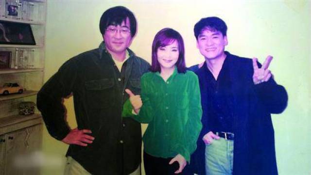 辛晓琪与李宗盛,周华健合照