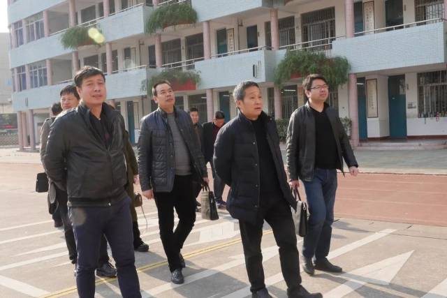 他们就是来自温岭市方城小学的莫云华校长与老师们