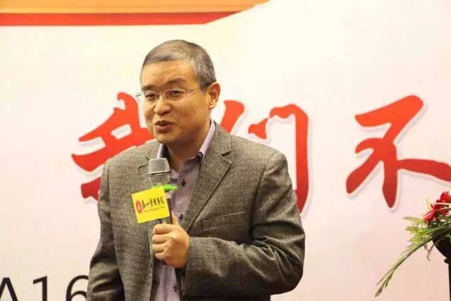 泰山管理学院院长 马方 14点整,毕业典礼正式开始,泰山管理学院马方