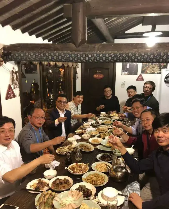 在大会期间,丁磊饭局"东兴会,姚劲波相继组织饭局.