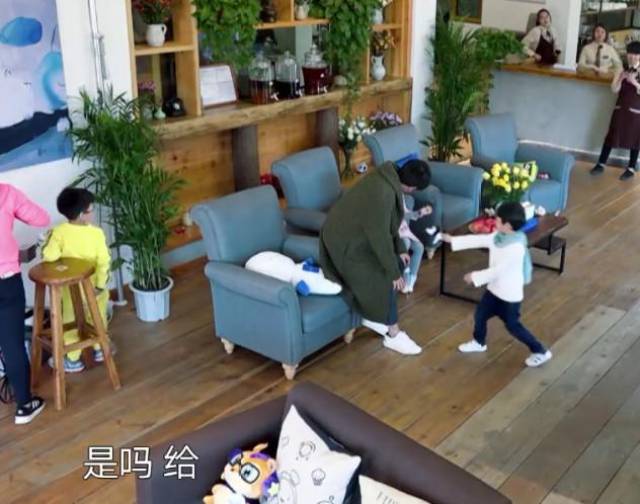 王源向小迷妹学唱爱之初体验,歌词不记得遭嫌