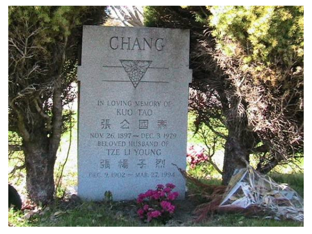 实地拍摄张国焘夫妇墓地,位于多伦多松山墓园,简单朴素!