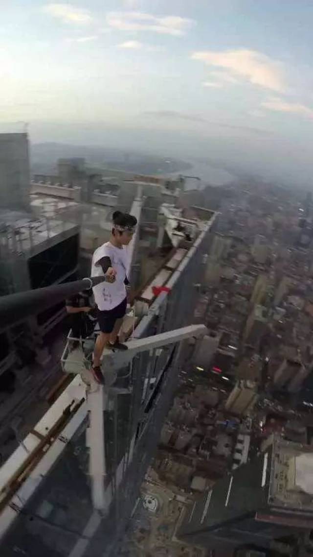 d982c9ff3b774f53b490485e01748f4c.jpeg