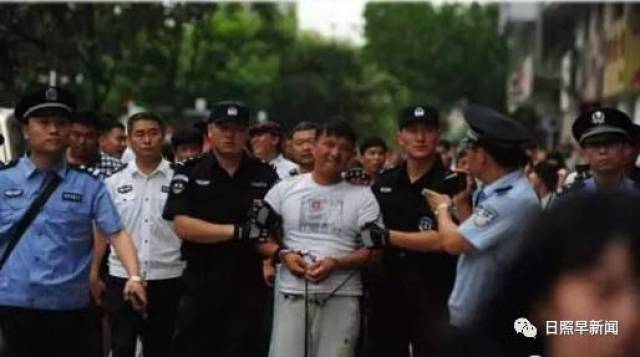 公安人员在黑龙江省哈尔滨市呼兰区一旅馆内将被告人李德彬抓获
